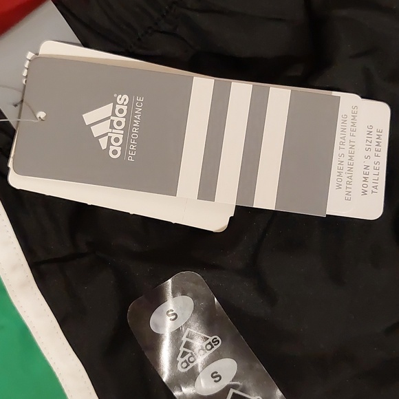 Black and green Adidas athletic shorts - Picture 5 of 5